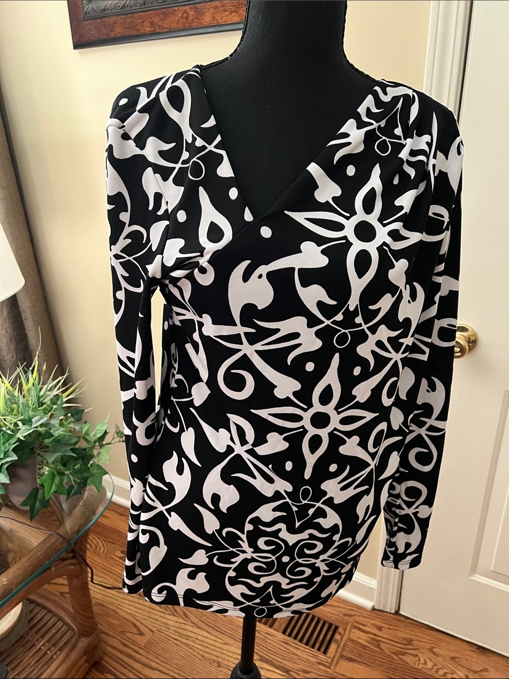 Black & White Graphic Print Women's Blouse - Classic Contrast - Picture 1 of 9